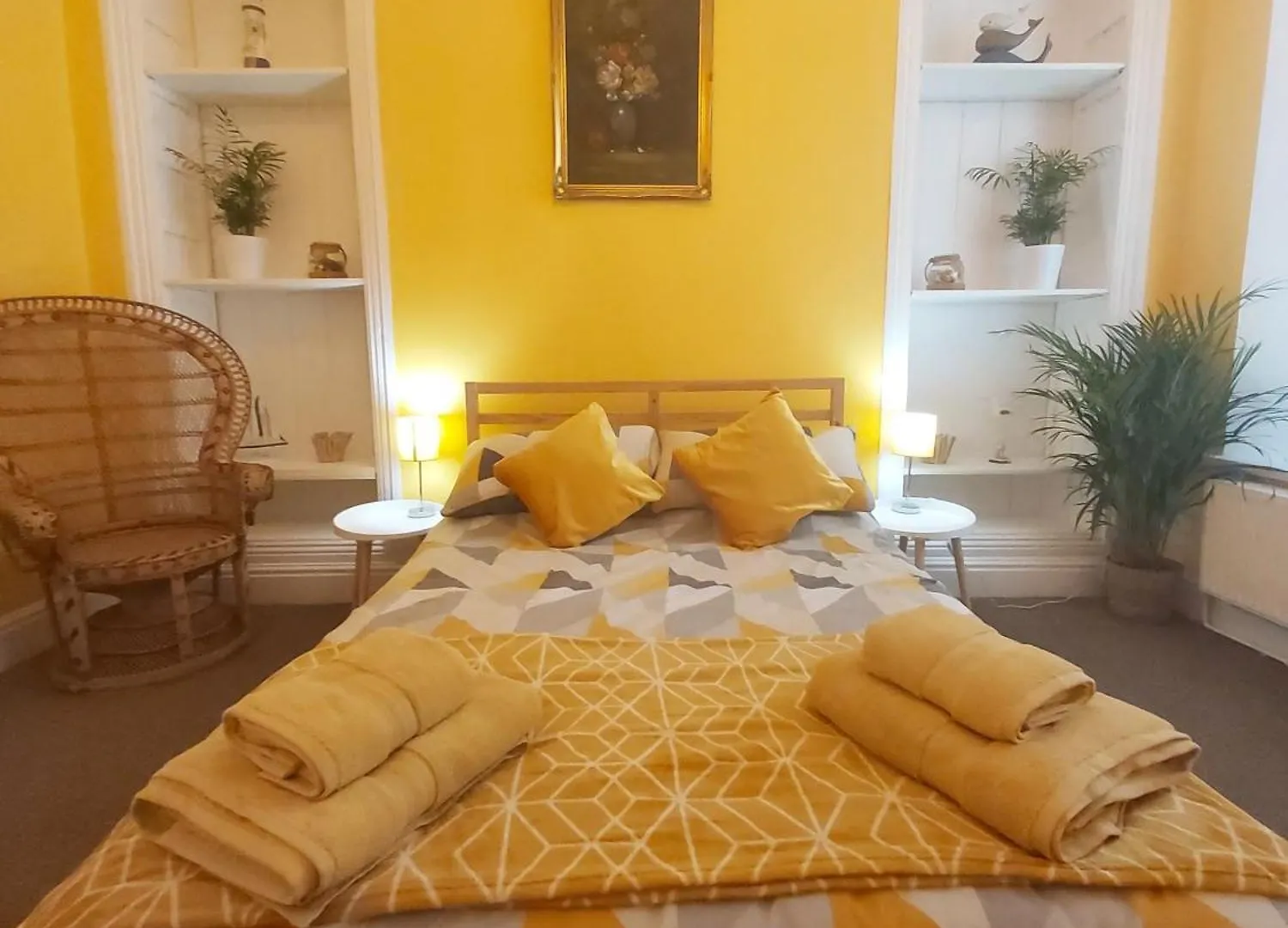 Beautiful Two Bedroom Ground Floor Apartment Swansea