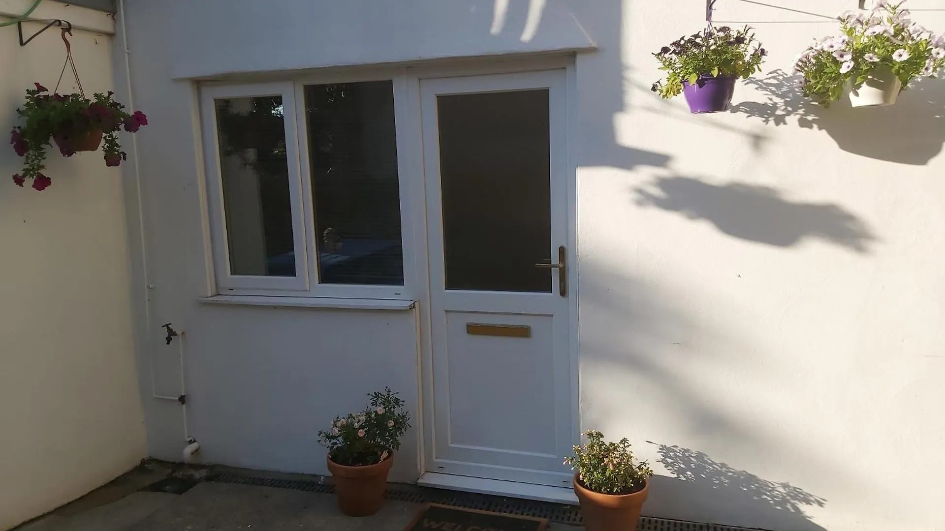 Beautiful Two Bedroom Ground Floor Apartment Swansea