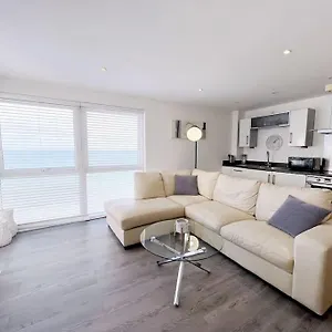  Apartment Stylish Seaview One-bedroom