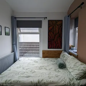  Homestay R3 - Cozy Small Double - & Access, Wifi, Free Parking - Self Catering